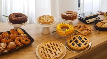 Buffet della colazione con dolci fatti in casa