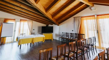 Equipped meeting room