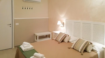 Camera con letto matrimoniale