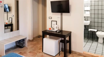 Zimmer mit TV und eigenem Bad
