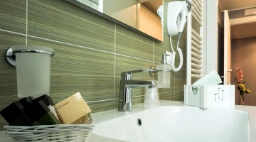Badezimmer mit Pflegeprodukten