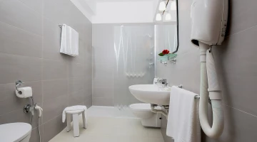 Private bathroom Quadruple room