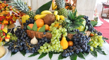 Fresh seasonal fruit with meals