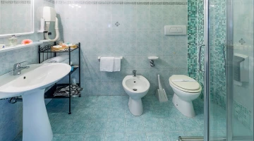Servizi privati con box doccia