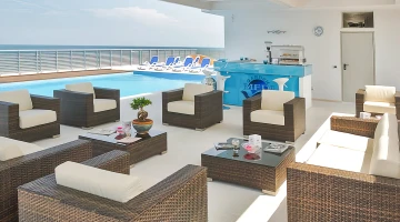 Salottino a bordo piscina