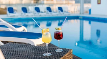 Aperitivi in piscina