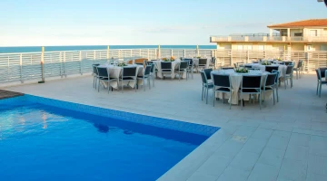 Tavolini a bordo piscina