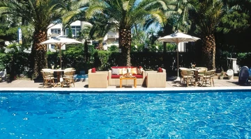 Salottino a bordo piscina