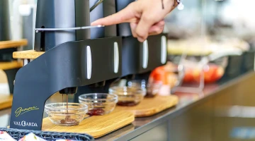 Jam dispenser