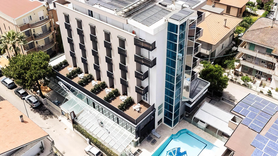Hotel with panoramic lift