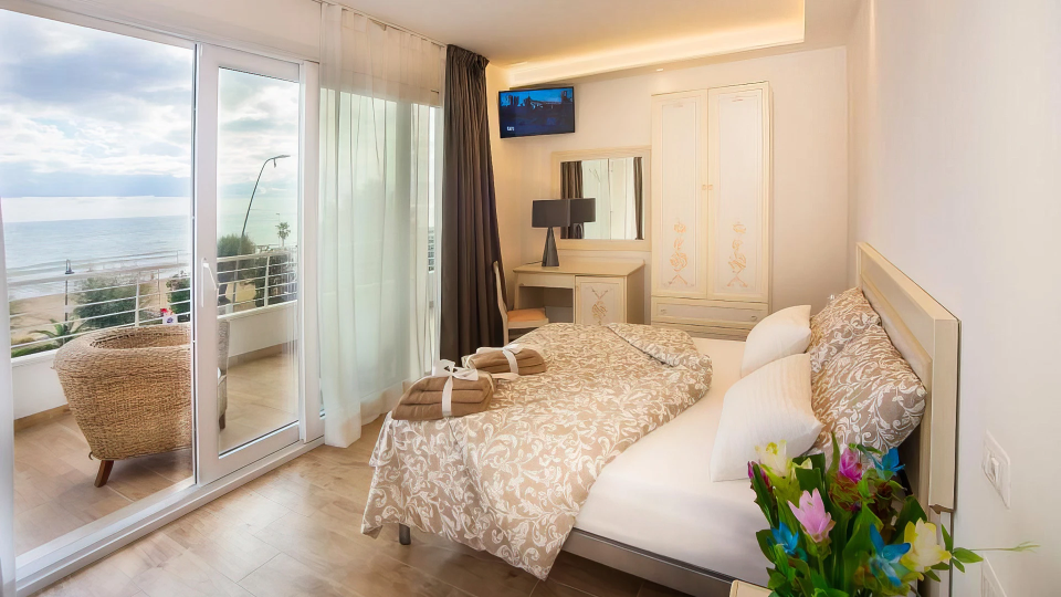 Doppelzimmer mit Balkon zur Meerseite