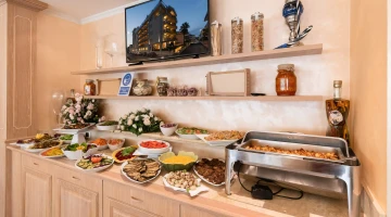 Buffet mit Gemüse und Vorspeisen