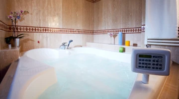 Hydromassagewanne in der Suite