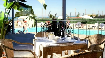 Frühstück auf der Terrasse