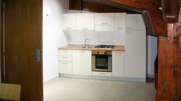 Küche in Dachgeschosswohnung