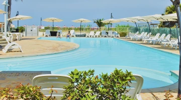 Saisonales Schwimmbad mit Solarium