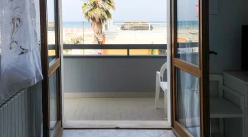 Privater Balkon mit Meerblick