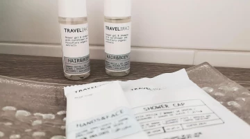 Set de courtoisie dans la salle de bain