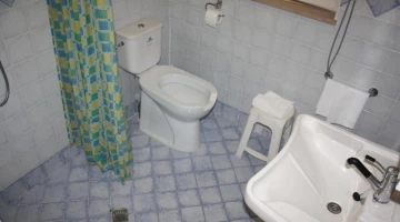 Salle de bain privée avec douche