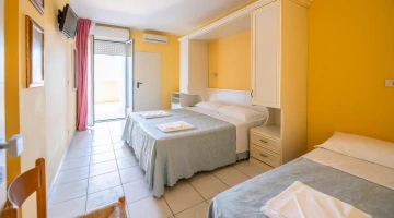 Chambre triple avec balcon