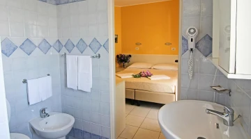 Chambre avec salle de bain privée