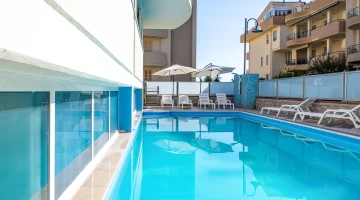 Piscine saisonnière dans l&#39;hôtel