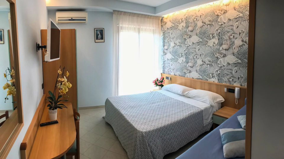 Camera matrimoniale con divano letto