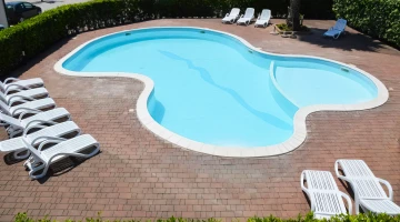 Piscine saisonnière avec espace d&#39;eau peu profonde