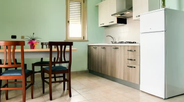 Cuisine équipée dans appartement de deux pièces