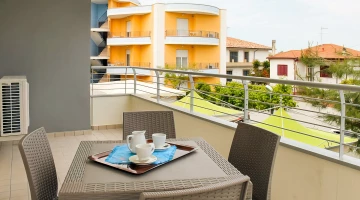 Balcon privé dans appartement de deux pièces