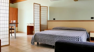 Chambre double dans un appartement de deux pièces