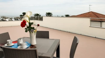 Balcon privé dans appartement de deux pièces