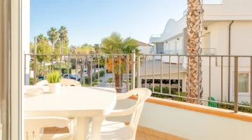 Balcon privé dans appartement de trois pièces