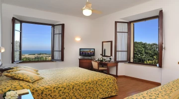 Camera tripla vista mare