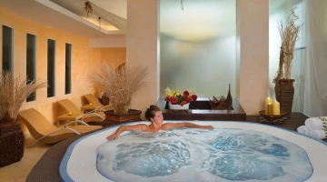 Vasca idromassaggio nella spa