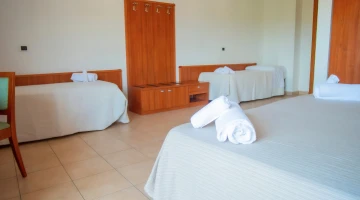 Quadruple room with folding beds