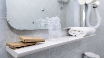 Bathroom with hairdryer and courtesy kit