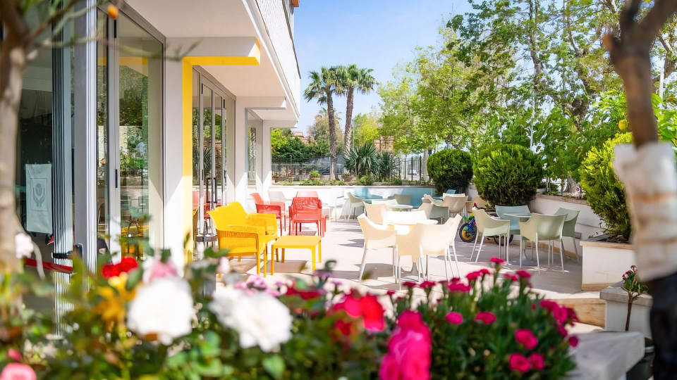 Furnished outdoor terrace