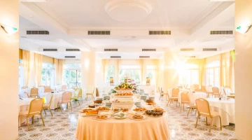 Restaurant mit Frühstücksbuffet