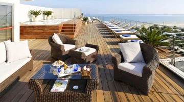 Furnished panoramic terrace