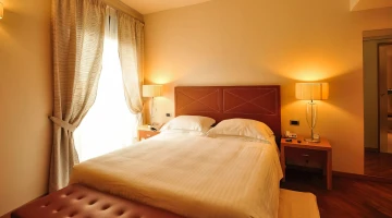 Double bedroom with balcony
