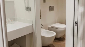Privates Badezimmer mit Dusche