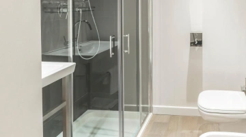 Serviceleistungen mit Duschkabine