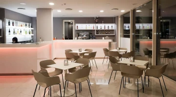 Bar 24 Stunden am Tag geöffnet