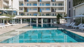Saisonales Schwimmbad mit Solarium