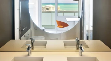 Services with double sink