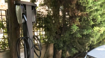 Borne de recharge pour voitures électriques