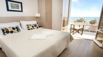 Double room with balcony and sea view