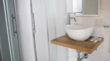 Private facilities with shower box