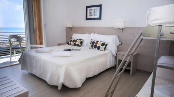 Quadruple room with bunk beds